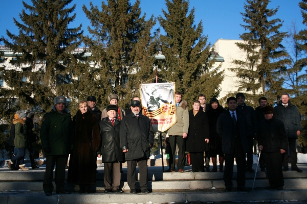 Челябинск передал легендарное знамя панфиловцев Новосибирску