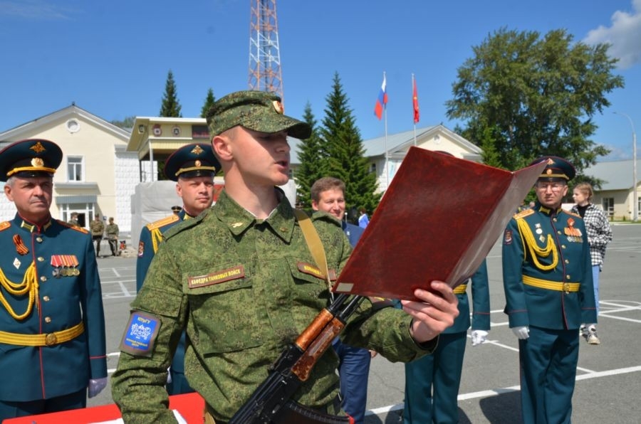 В Барнауле приняли присягу новобранцы воздушно-космических сил