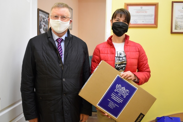 Депутат Александр Шестаков помог школьникам
